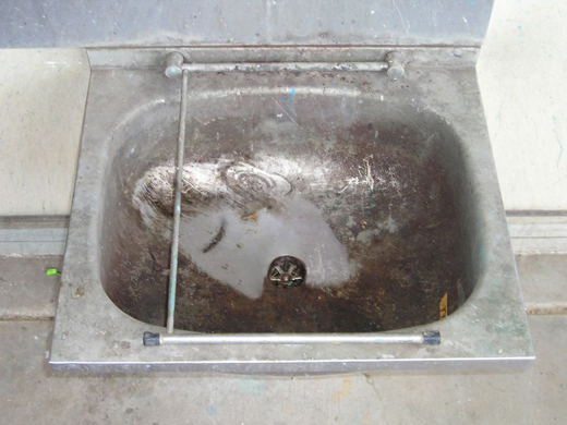 Sink outside the square
