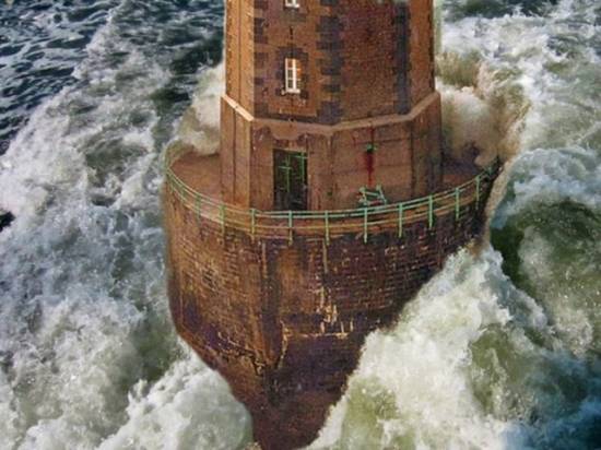 Lighthouse in the Wake