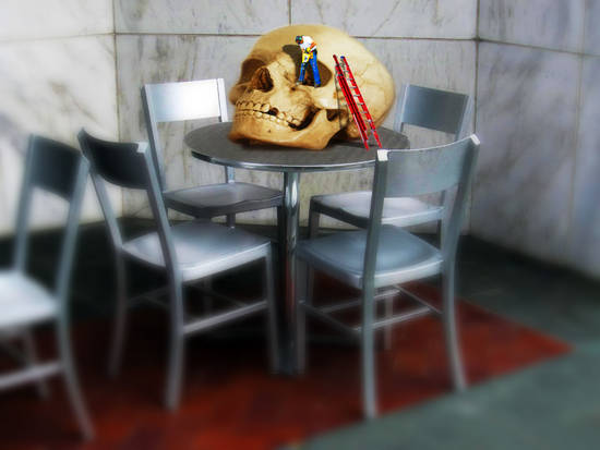 Skull table