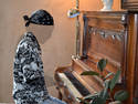 The invisible pianist