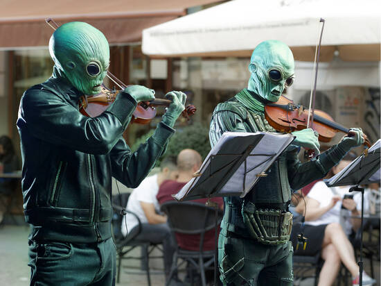 Alien Violinists